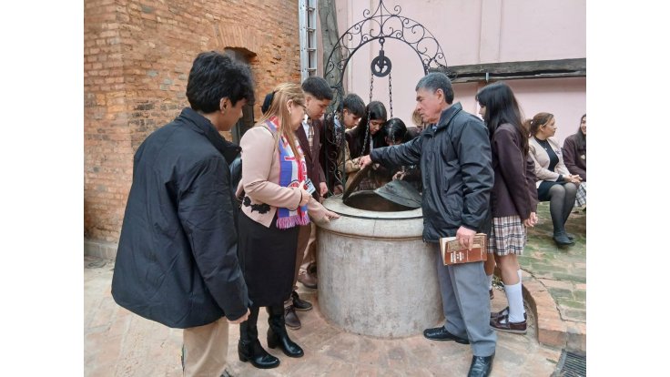 Academia Literaria y Club de Lectura