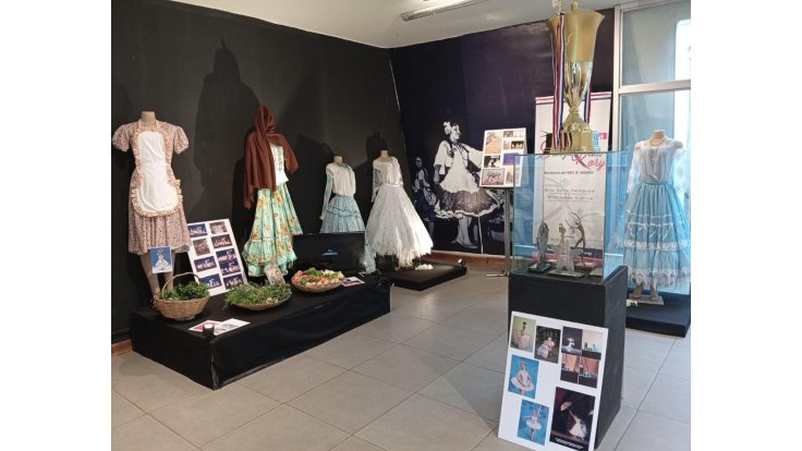 Exitosa apertura de muestra