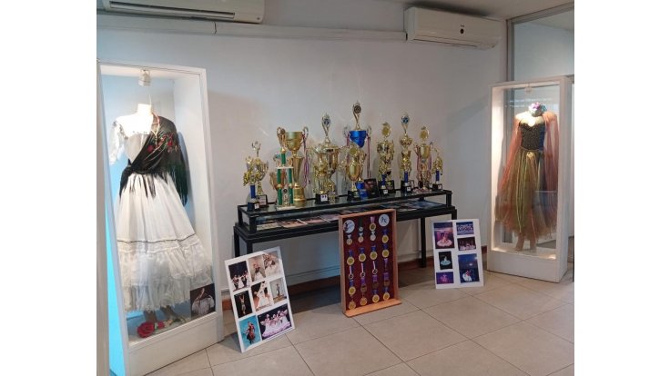 Exitosa apertura de muestra