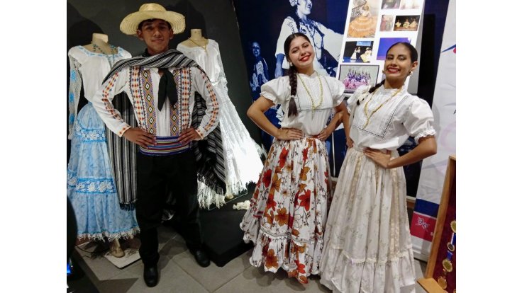 Exitosa apertura de muestra