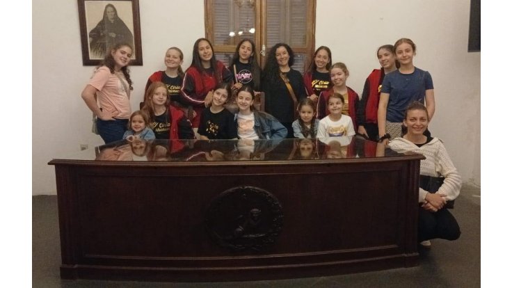 Turistas de diversas partes del mundo