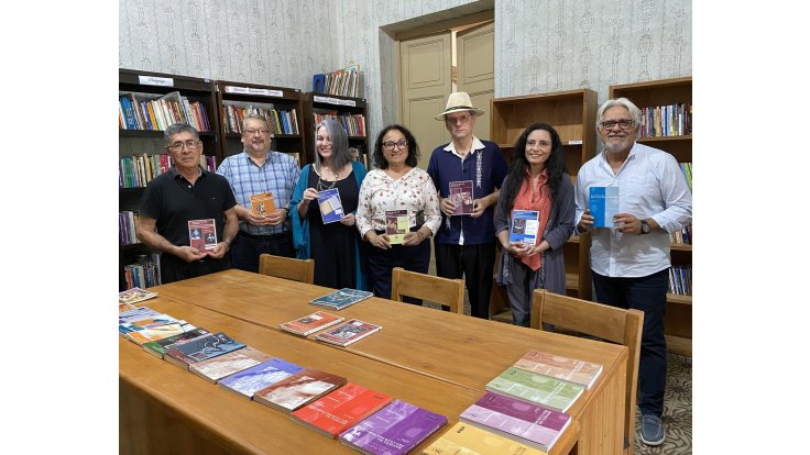 Centro PEN Paraguay donó colección de revistas