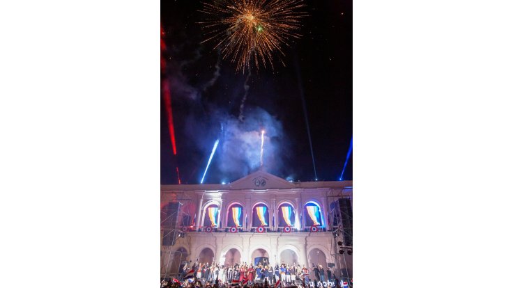 Con fuegos artificiales, Arte. Música y Cultura