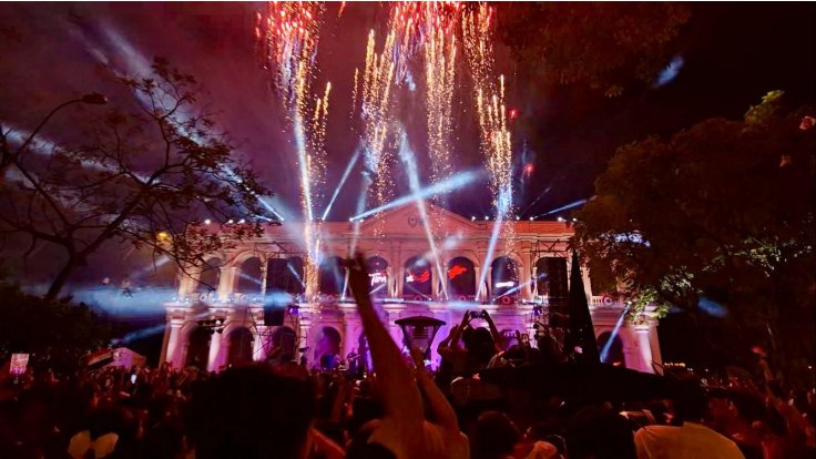 Con fuegos artificiales, Arte. Música y Cultura