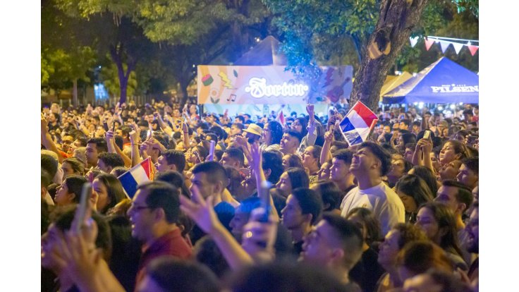 Con fuegos artificiales, Arte. Música y Cultura
