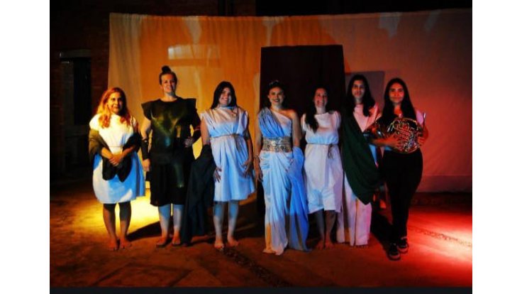 Presentaron “Las Troyanas”