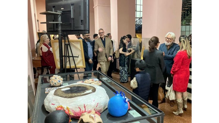 Amas de casa exponen su arte