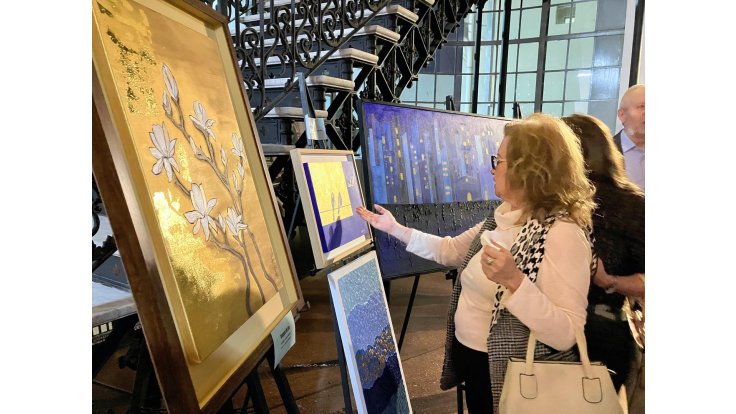 Amas de casa exponen su arte