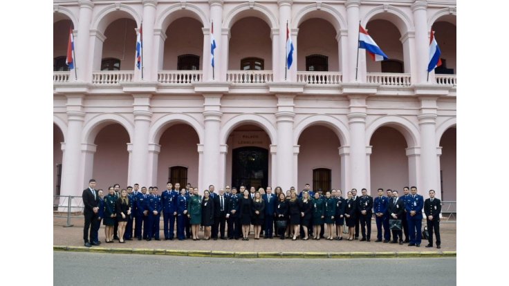 Estudiantes de la Fuerza Aérea Paraguaya