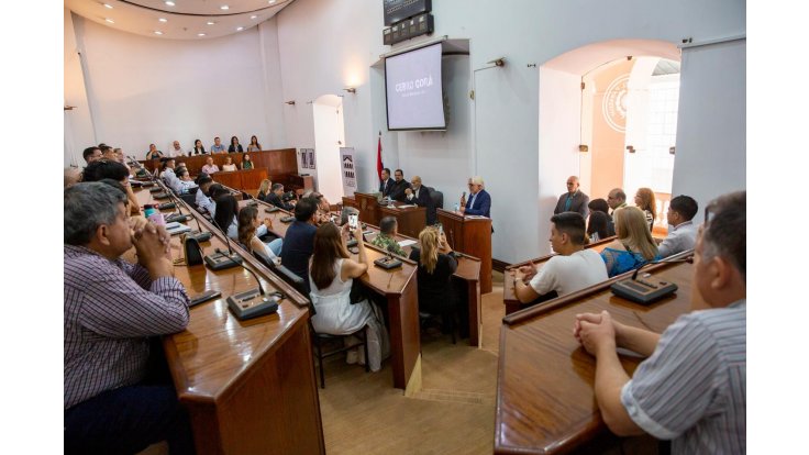 Himno, danza, poesía y reflexión