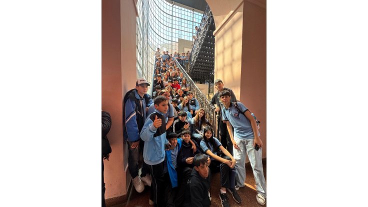 Estudiantes y docentes de distintos colegios
