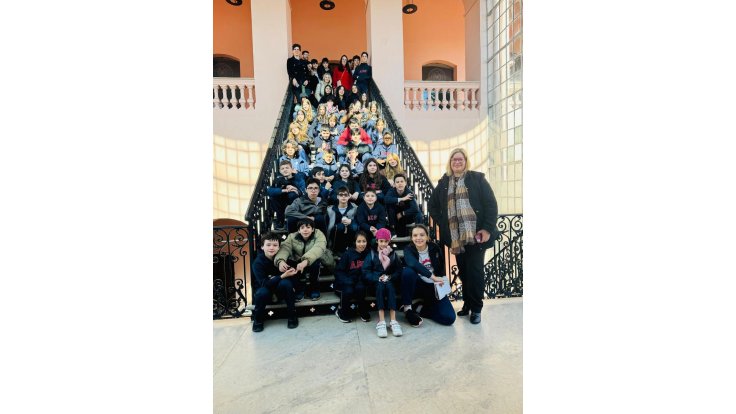 Alumnos y docentes de Albert Einstein School