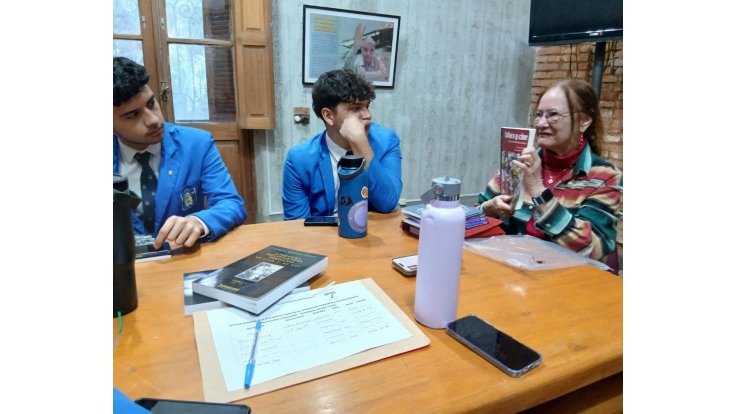 Diálogo entre escritores y jóvenes lectores